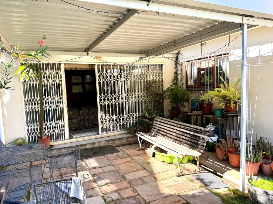 4 Bedroom Property for Sale in Bergzicht Western Cape